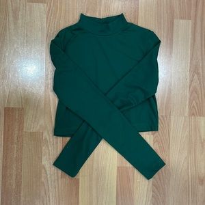 Cotton On, green long sleeved turtle neck crop top in a size medium.